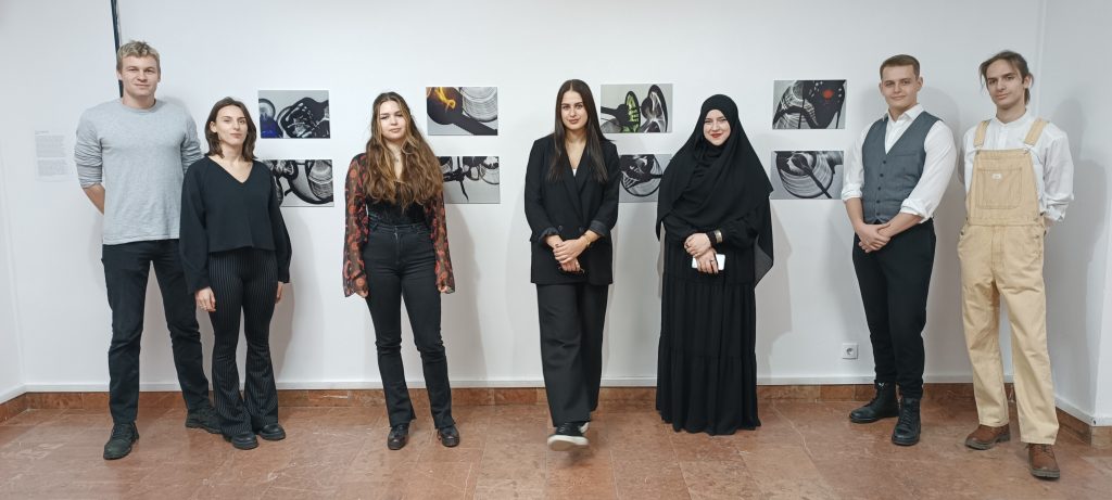 Izložba “Kontrast” rezultat je povezivanja mladih umjetnika iz BiH, Srbije i Crne Gore